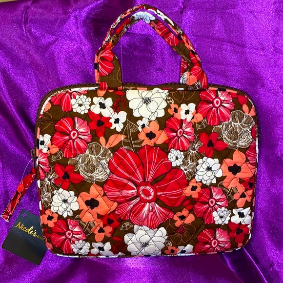 IPad Case. Two handles with a flower design. - Picture 3 of 6